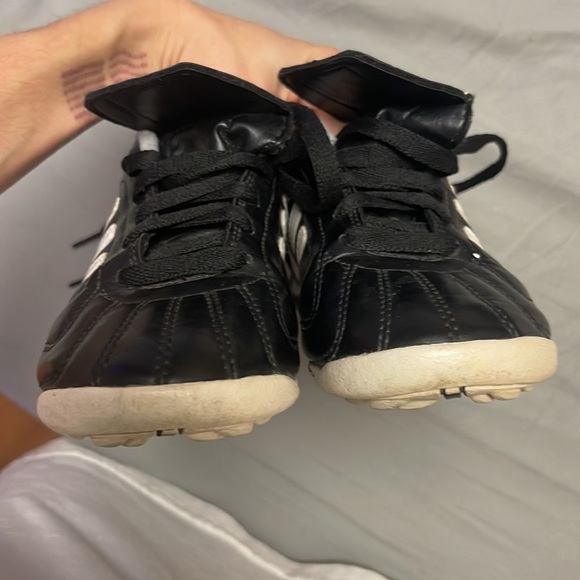 Adidas Traxion Tax Turf size 2 kids - Picture 9 of 10